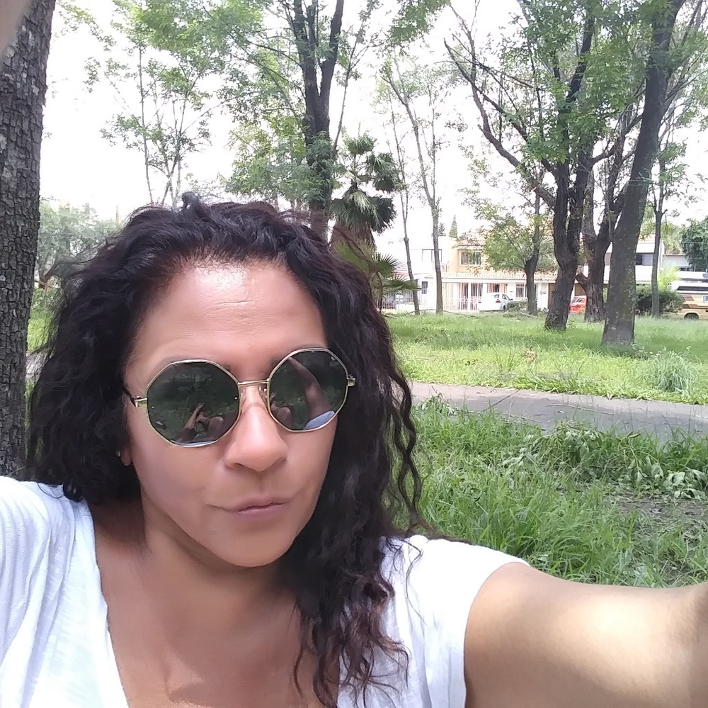 Meet your Posher, Lorraine